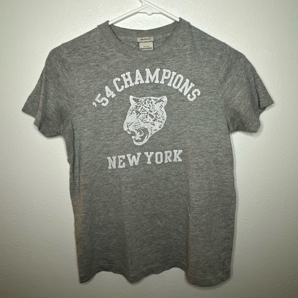 ❤️ Abercrombie Tee - Picture 1 of 3